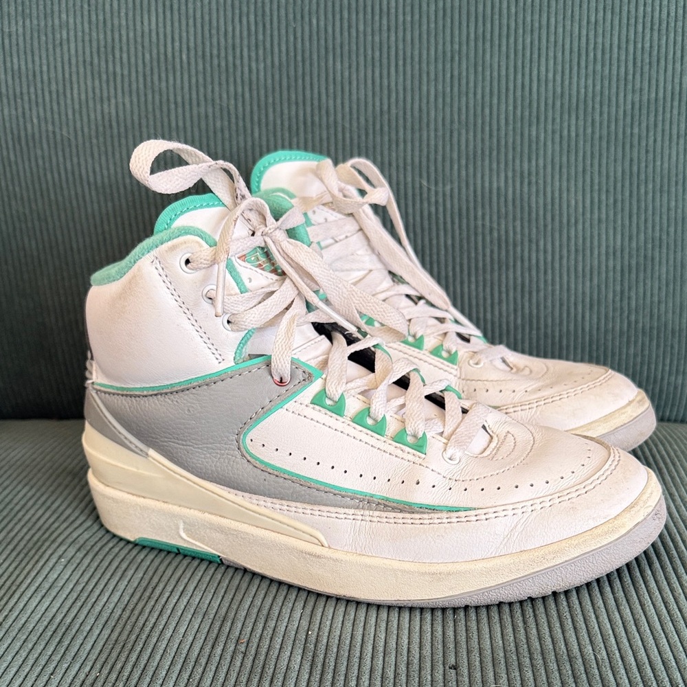 Air Jordan White and Teal High-Tops Sz 7